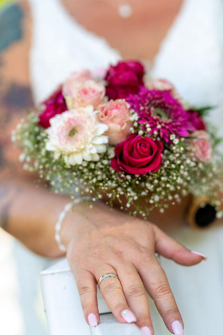 366-200807-helwes_web_res