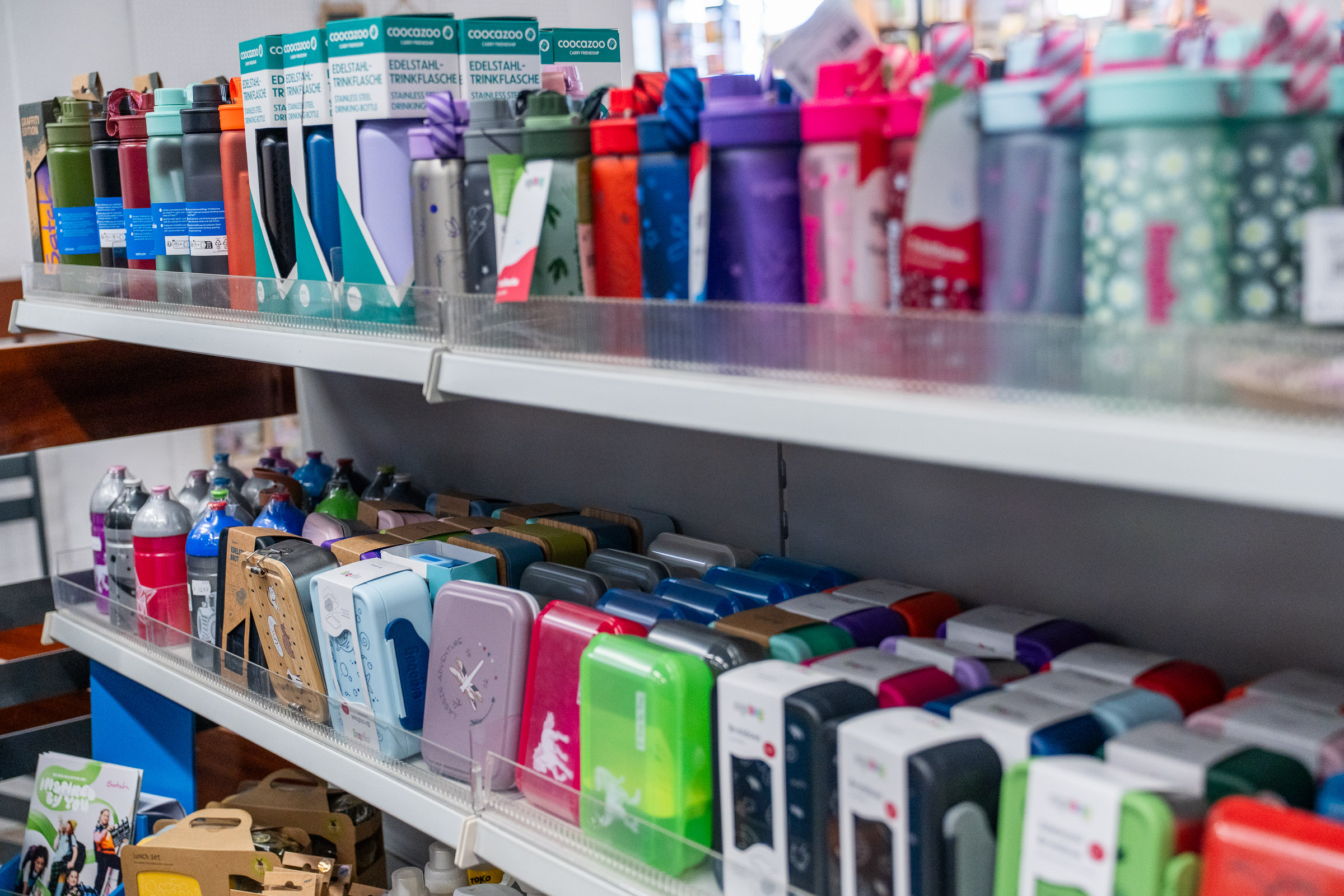 Trinkflaschen und Brotdosen Schulanfänger
